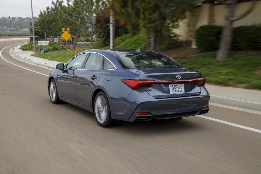  Toyota Avalon Hybrid Limited 2018 года  (фото 30 из 34)